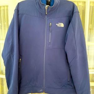 North Face men’s jacket in good condition, zippers work perfectly. L/G